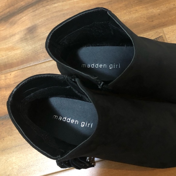 HOST PICK ✨ MADDEN GIRL | Black Booties - Picture 4 of 4